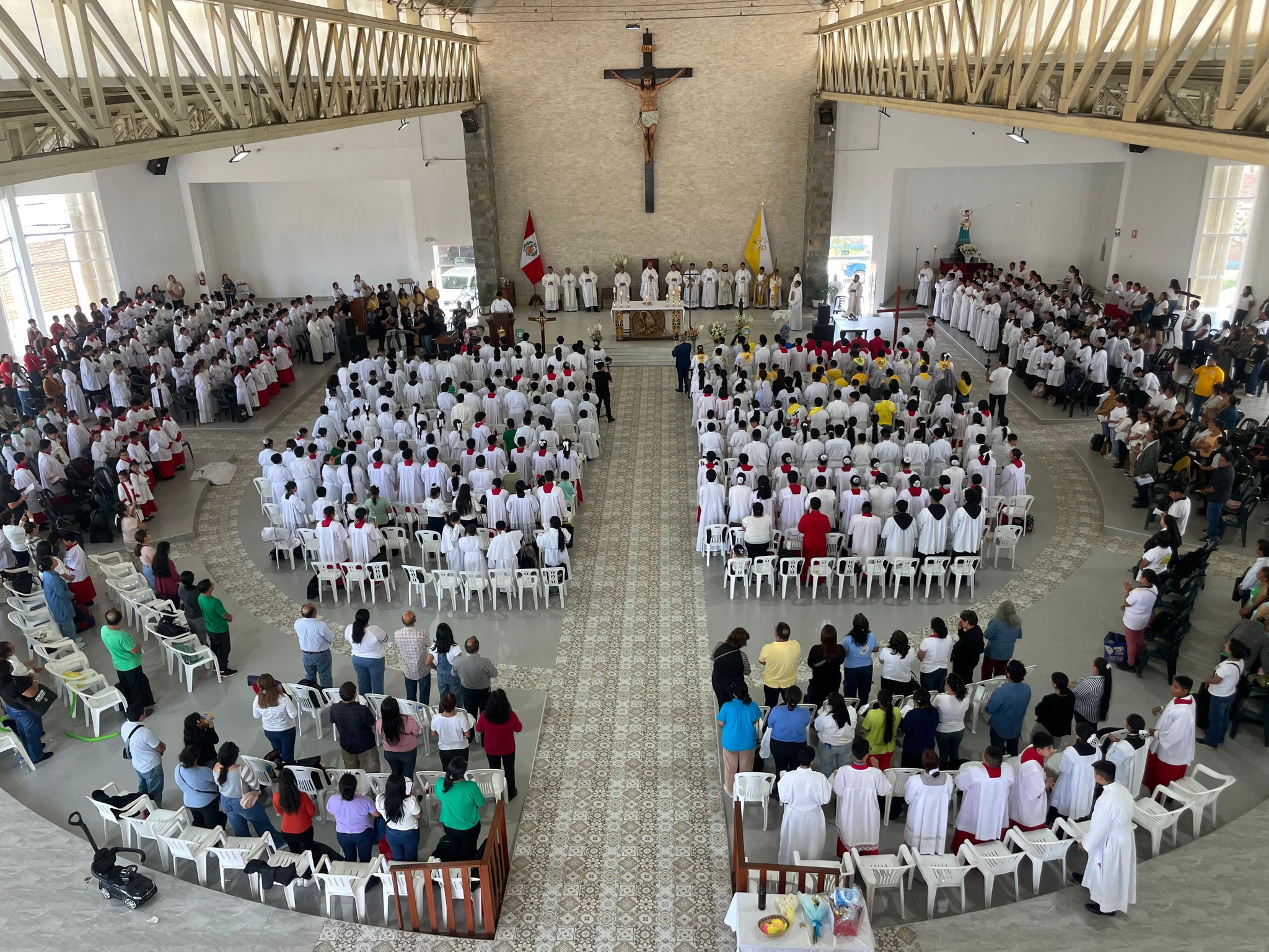 Carabayllo en Camino: Cinco Vicarías Participan en el Encuentro Jubilar Diocesano de Monaguillos con Peregrinación y Charlas.